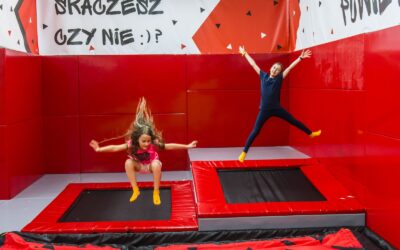 Jakie zabawy można robić w parku trampolin?